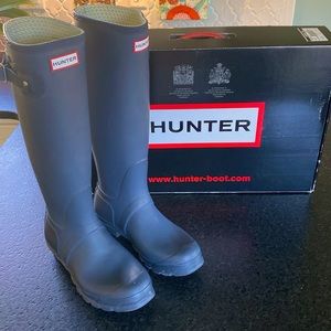 Tall Hunter Boots- Navy. Excellent condition. Mens 8/Womens 9